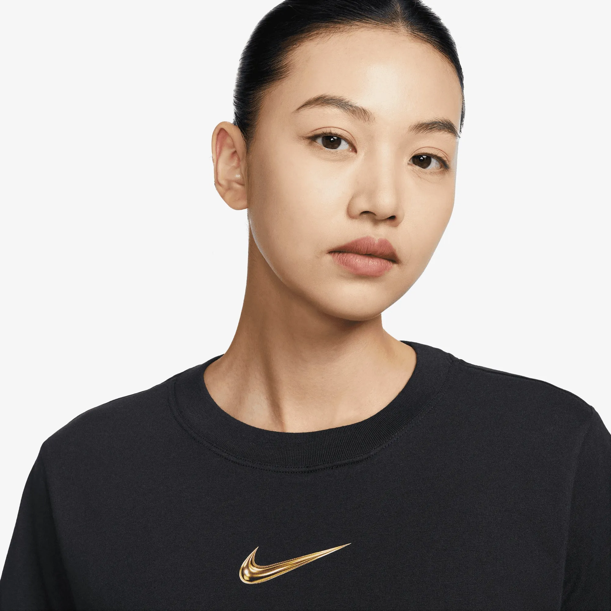 NIKE | WMN'S LOOSE SHORT-SLEEVE GRAPHIC T-SHIRT { BLACK