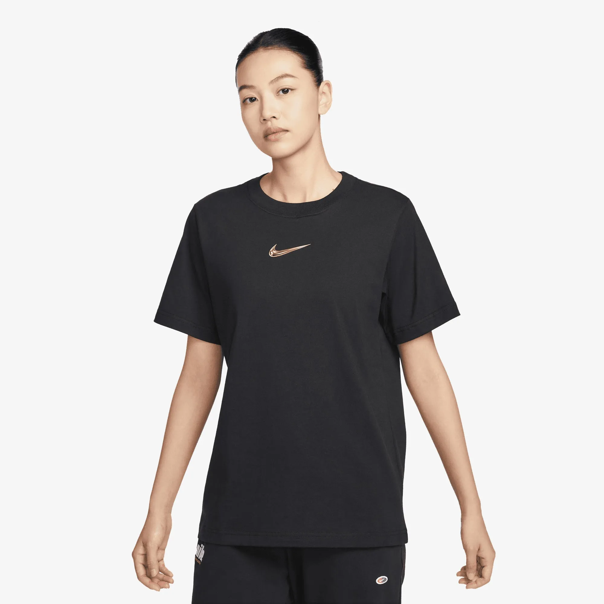 NIKE | WMN'S LOOSE SHORT-SLEEVE GRAPHIC T-SHIRT { BLACK