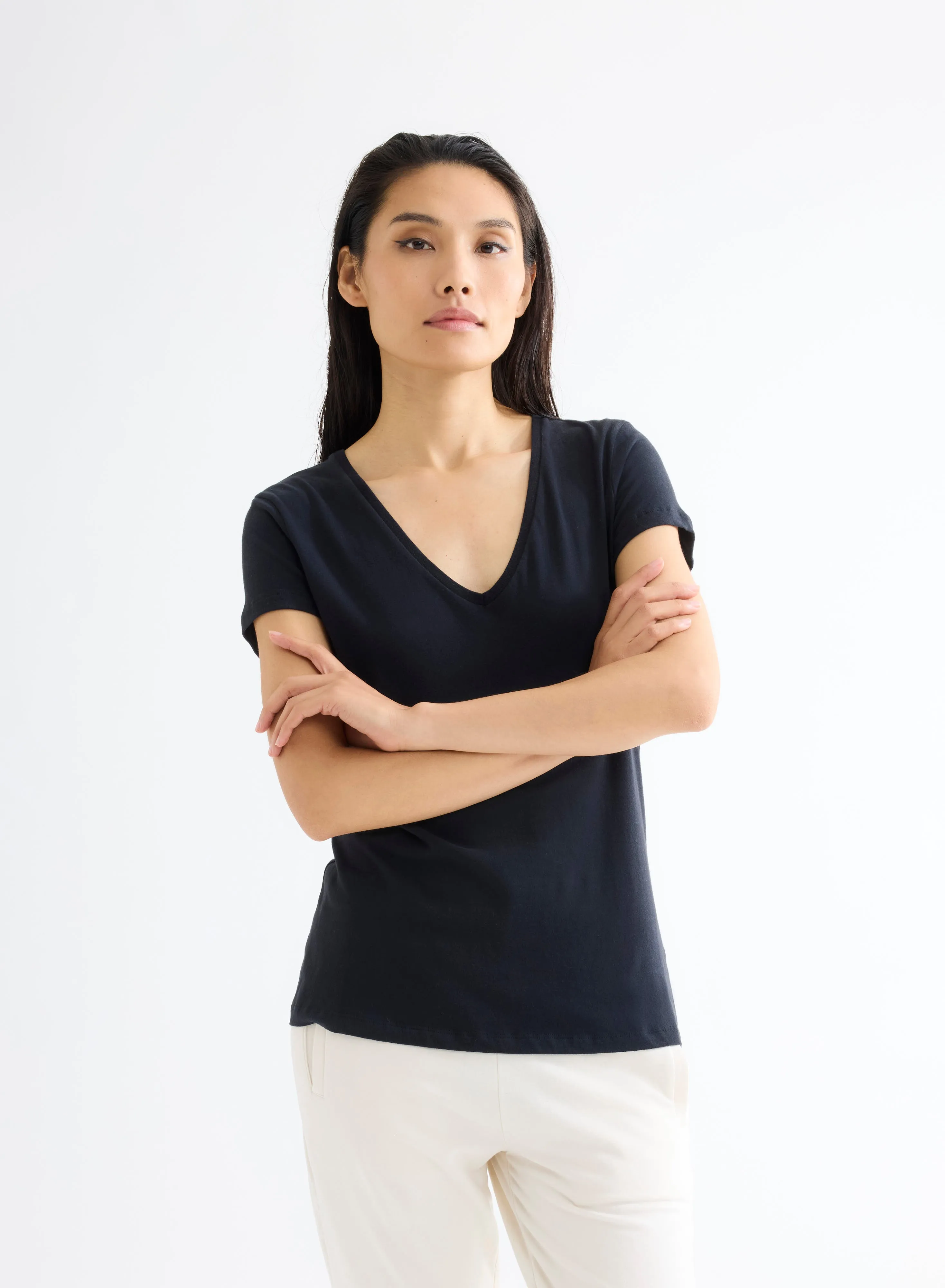 T-shirt Noir Julia Col V Manches Courtes en Deluxe Coton