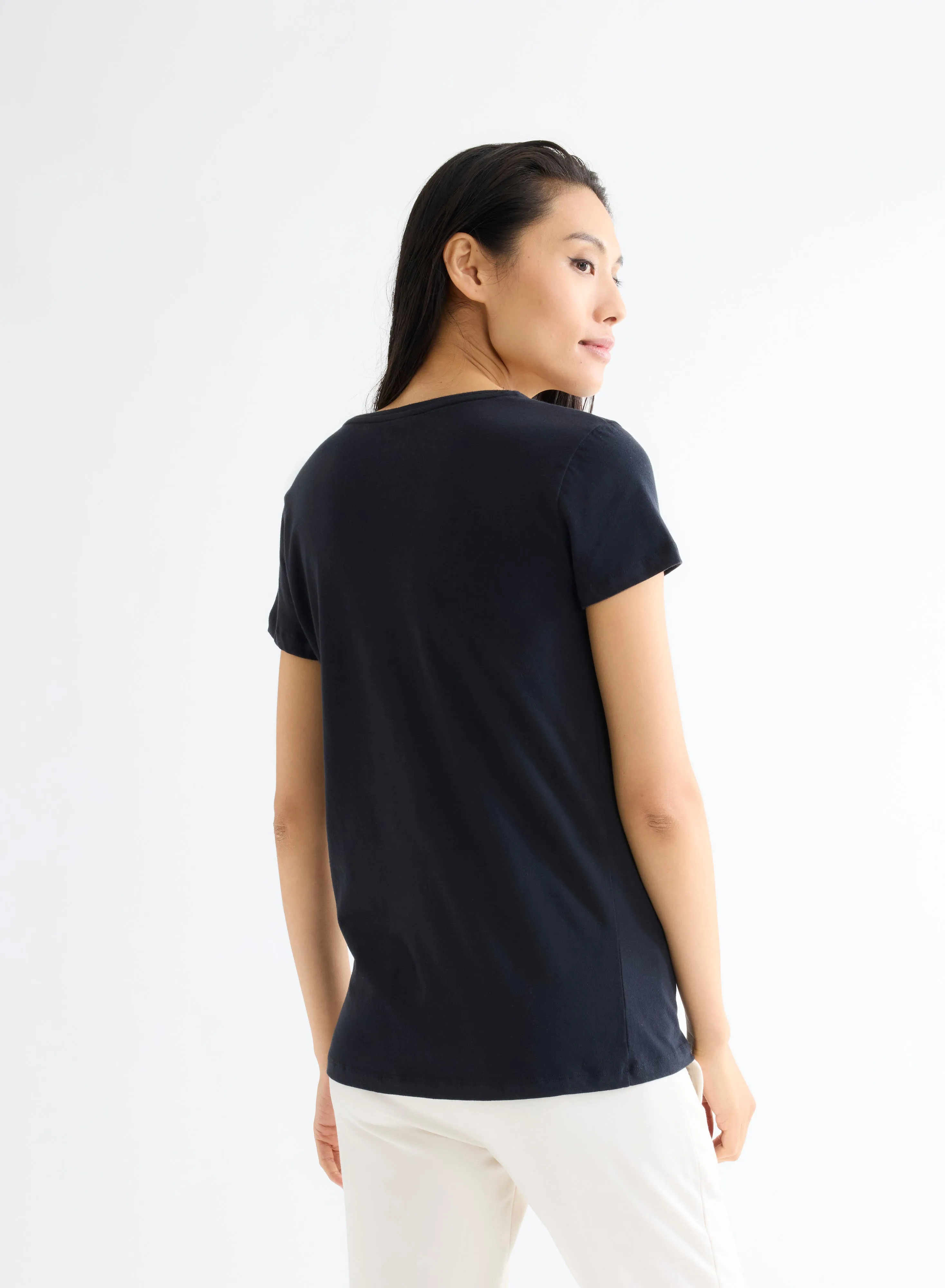 T-shirt Noir Julia Col V Manches Courtes en Deluxe Coton